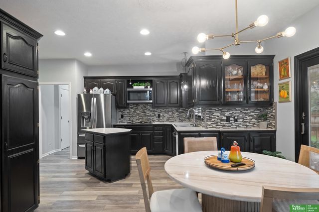 16827 O Circle, Omaha, NE 68135