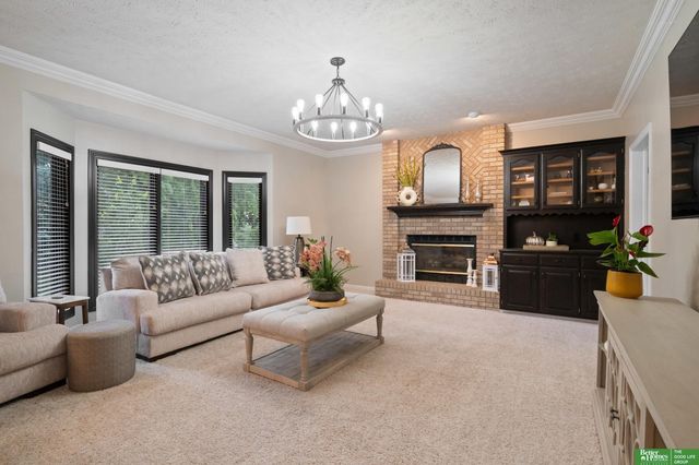 16827 O Circle, Omaha, NE 68135