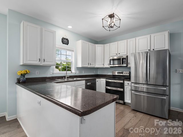 288 Walnut Crest Road, Fletcher, NC 28732