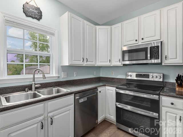 288 Walnut Crest Road, Fletcher, NC 28732