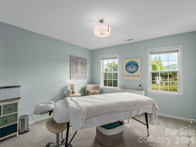 288 Walnut Crest Road, Fletcher, NC 28732