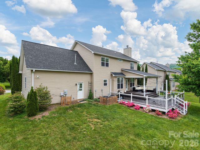 288 Walnut Crest Road, Fletcher, NC 28732