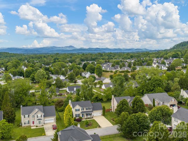 288 Walnut Crest Road, Fletcher, NC 28732