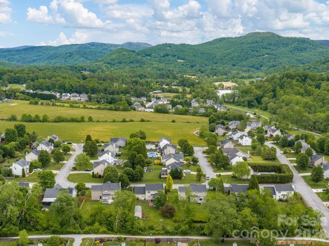 288 Walnut Crest Road, Fletcher, NC 28732