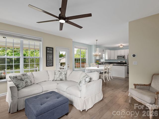 288 Walnut Crest Road, Fletcher, NC 28732