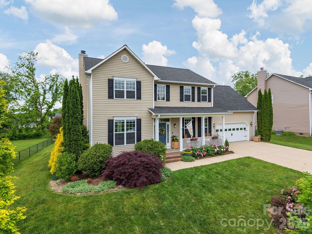 288 Walnut Crest Road, Fletcher, NC 28732