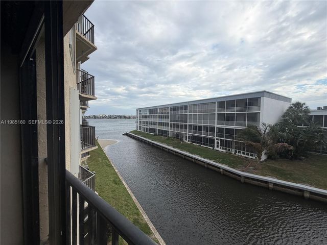 896 N Federal Hwy 326, Lantana, FL 33462