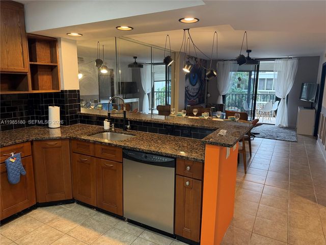 896 N Federal Hwy 326, Lantana, FL 33462