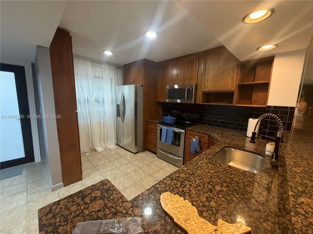 896 N Federal Hwy 326, Lantana, FL 33462