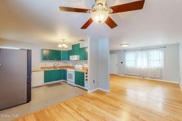 26 Birchwood Drive, Halfmoon, NY 12065