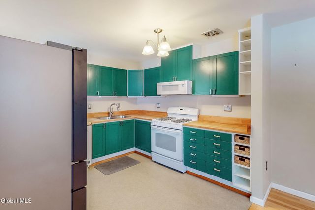 26 Birchwood Drive, Halfmoon, NY 12065