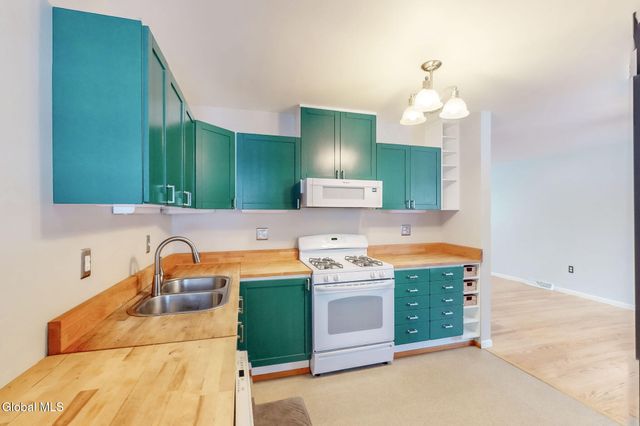 26 Birchwood Drive, Halfmoon, NY 12065