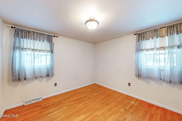 26 Birchwood Drive, Halfmoon, NY 12065