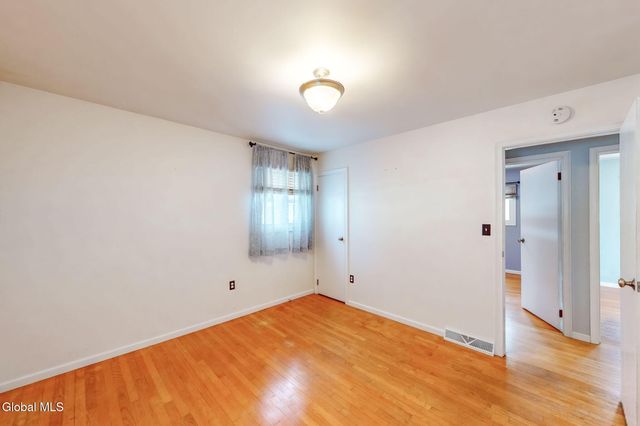 26 Birchwood Drive, Halfmoon, NY 12065