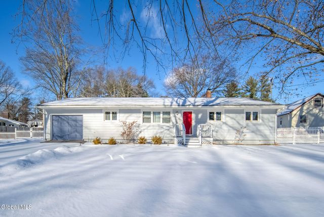 26 Birchwood Drive, Halfmoon, NY 12065