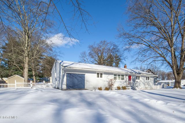 26 Birchwood Drive, Halfmoon, NY 12065