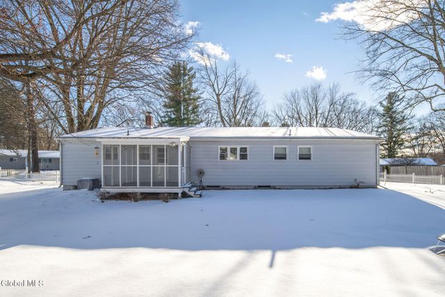 26 Birchwood Drive, Halfmoon, NY 12065