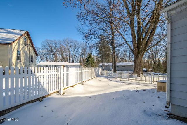 26 Birchwood Drive, Halfmoon, NY 12065