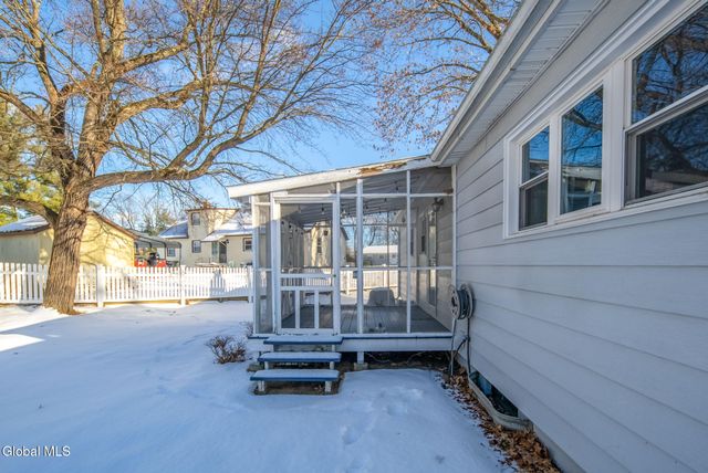 26 Birchwood Drive, Halfmoon, NY 12065