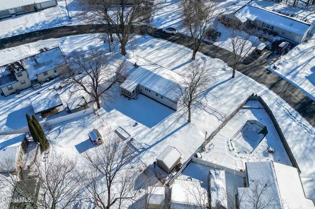 26 Birchwood Drive, Halfmoon, NY 12065