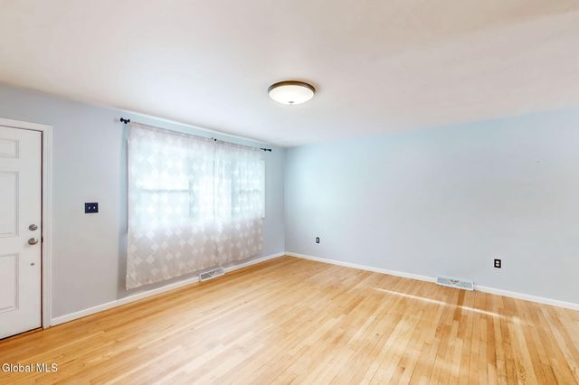 26 Birchwood Drive, Halfmoon, NY 12065