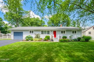 26 Birchwood Drive, Halfmoon, NY 12065