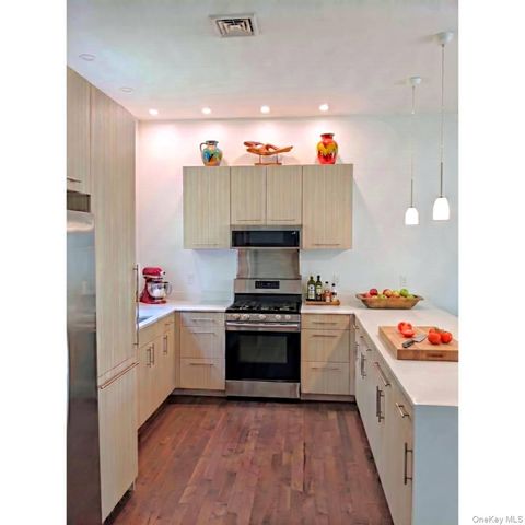 32 Old East Road, Wallkill, NY 12589