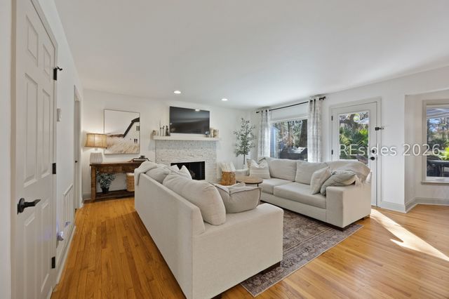 11 Wax Myrtle Ct, Hilton Head Island, SC 29926