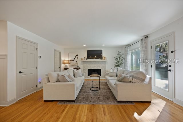 11 Wax Myrtle Ct, Hilton Head Island, SC 29926