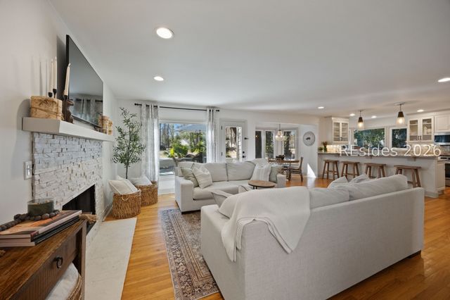 11 Wax Myrtle Ct, Hilton Head Island, SC 29926