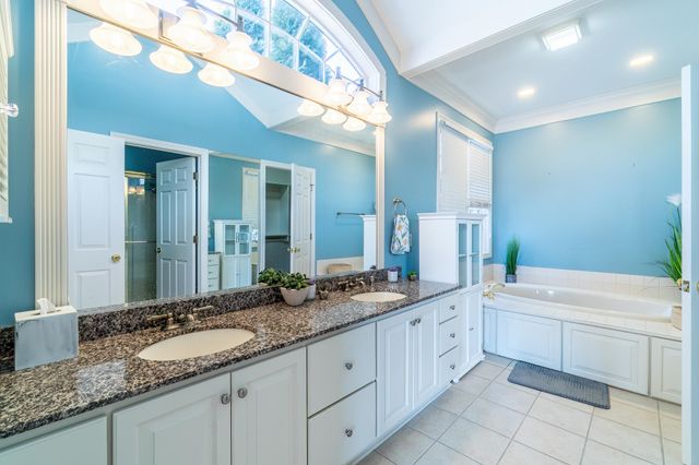 12027 Sycamore Lakes Court, Fort Wayne, IN 46814