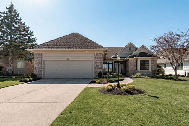12027 Sycamore Lakes Court, Fort Wayne, IN 46814