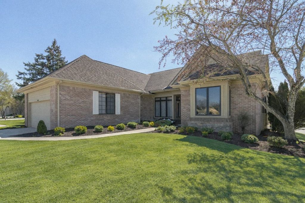 12027 Sycamore Lakes Court, Fort Wayne, IN 46814