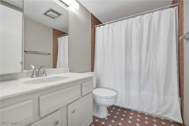 12550 Lake Avenue 706, Lakewood, OH 44107