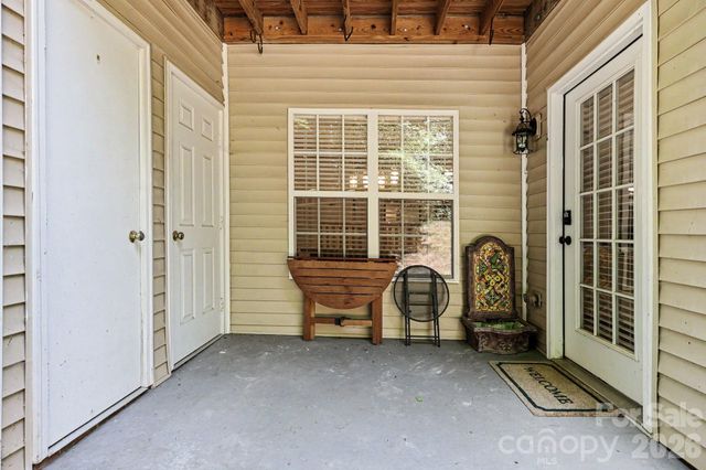 2012 Salem Bluff Drive 812, Winston Salem, NC 27127