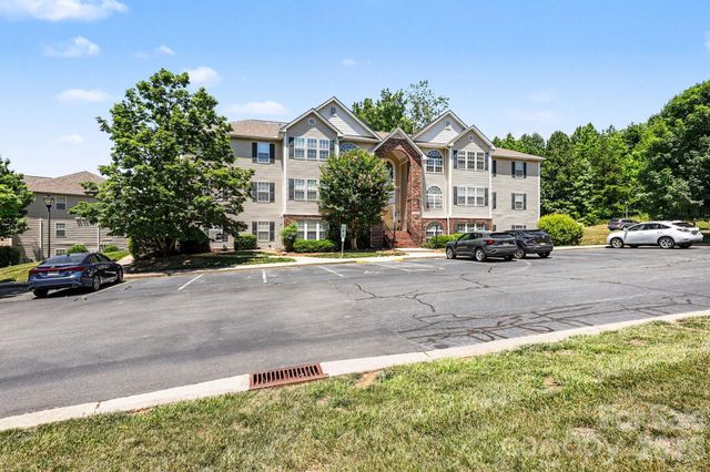 2012 Salem Bluff Drive 812, Winston Salem, NC 27127