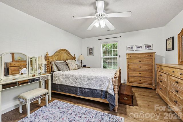 2012 Salem Bluff Drive 812, Winston Salem, NC 27127