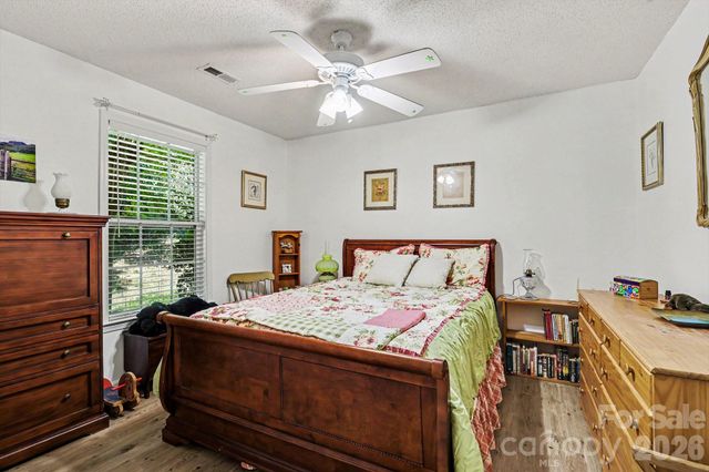 2012 Salem Bluff Drive 812, Winston Salem, NC 27127