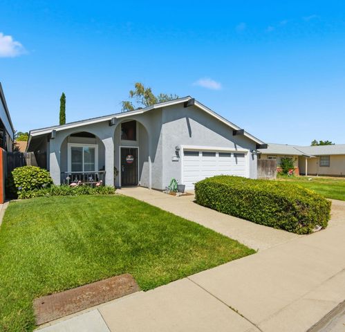 879 Carson Ave, Manteca, CA 95337