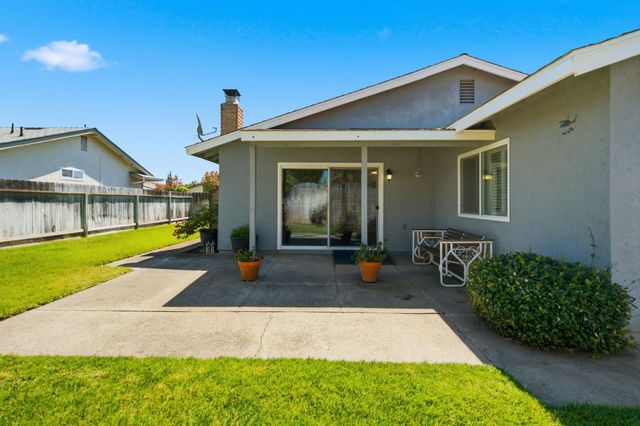 879 Carson Ave, Manteca, CA 95337