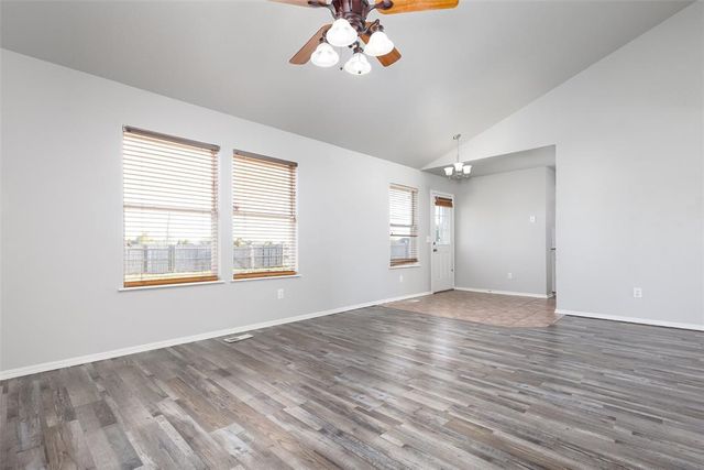 907 W Tesio Way, Mustang, OK 73064