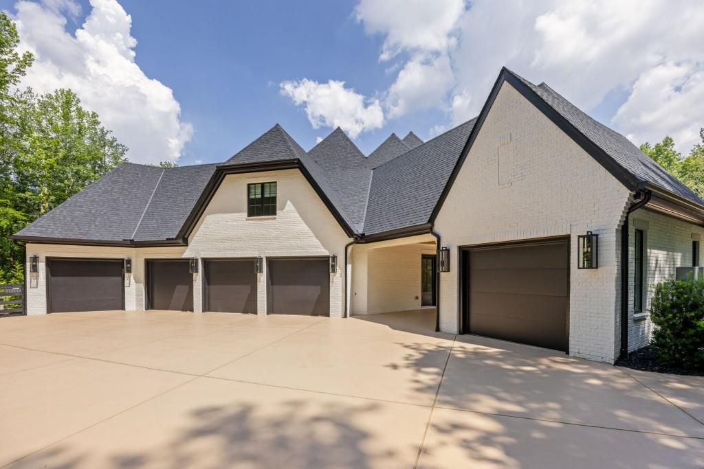 Image 89 of property listing at 200 Deerhaven Lane, Milton, GA 30004