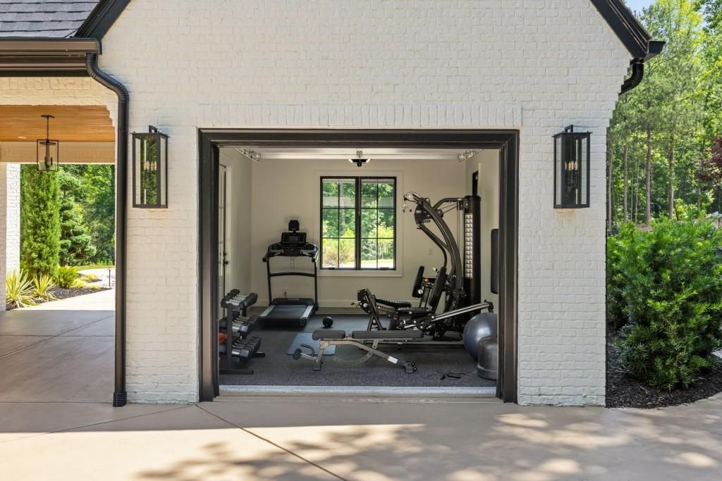 Image 90 of property listing at 200 Deerhaven Lane, Milton, GA 30004