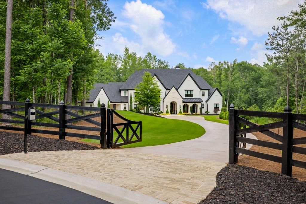 Image 92 of property listing at 200 Deerhaven Lane, Milton, GA 30004