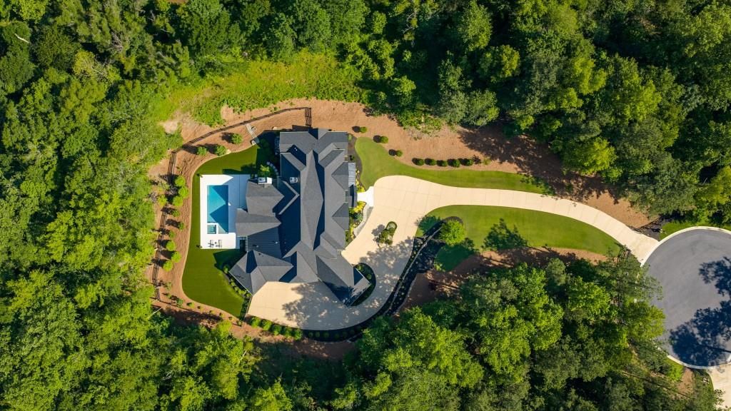 Image 95 of property listing at 200 Deerhaven Lane, Milton, GA 30004