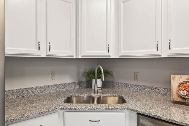 3590 Genevieve Avenue N, Oakdale, MN 55128