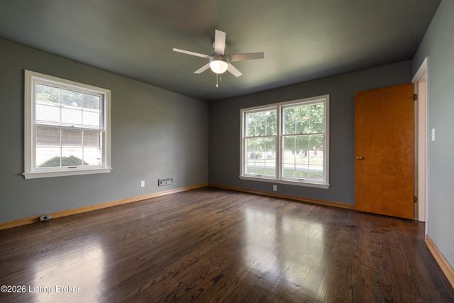 4609 Tween Rd, Louisville, KY 40207