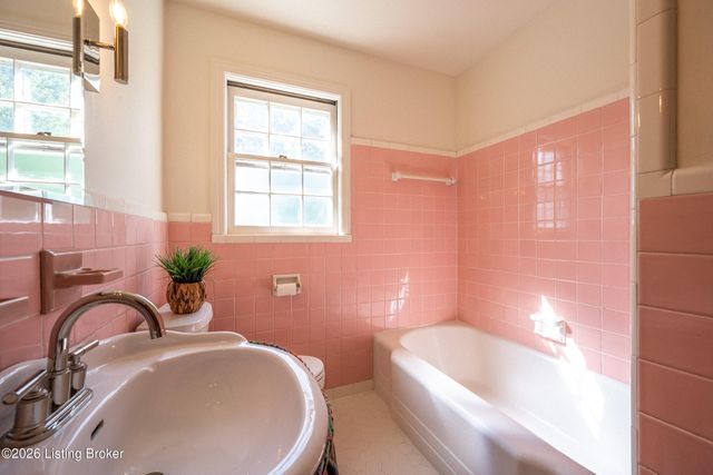4609 Tween Rd, Louisville, KY 40207