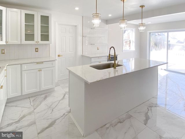 124 WARWICK RD, Lawnside, NJ 08045