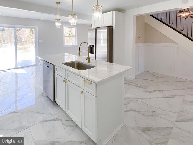 124 WARWICK RD, Lawnside, NJ 08045